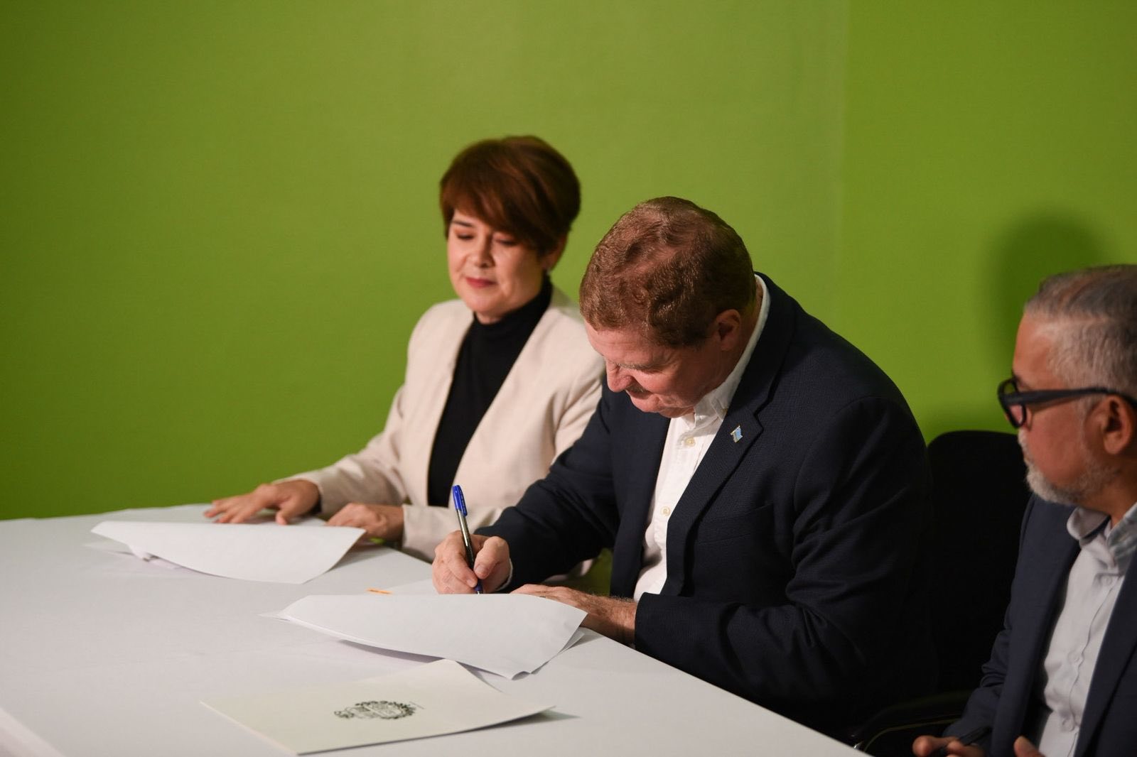 Gobierno A Firma Mou Cu Fcca Pa Revitalisacion Di Bario