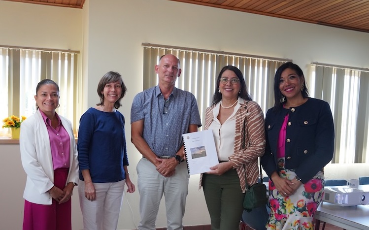 Minister Mervin Wyatt Ras