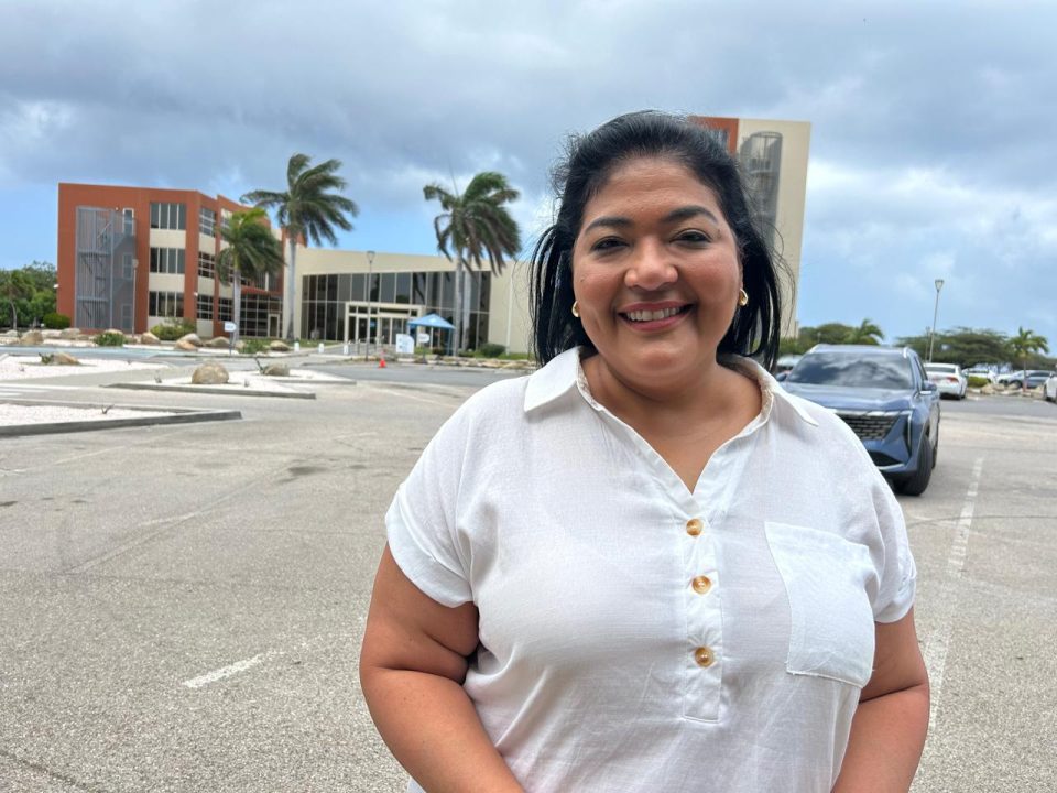 Parlamentario Xiomara Maduro Ta Spera Cu Minister Geoffrey Wever No Bay Sucumbi