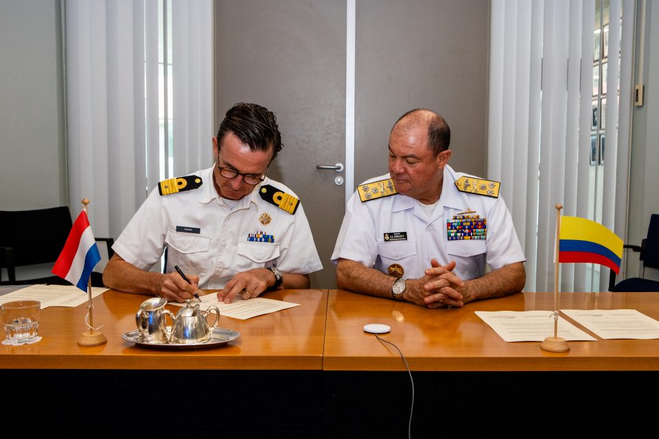 Colombiaanse Admiraal Bezoekt Defensie In Het Caribisch Gebied