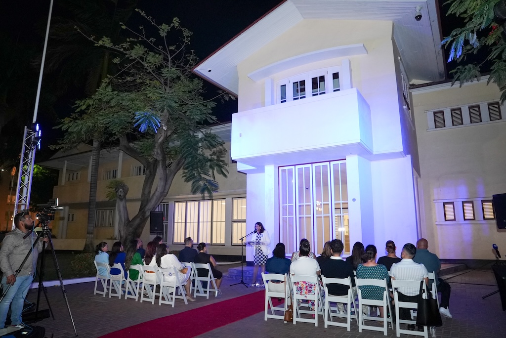 Bestuurskantoor Cu Luz Blauw Den Solidaridad Cu Refugiadonan Riba Dia Mundial Di Refugiado 2025 1