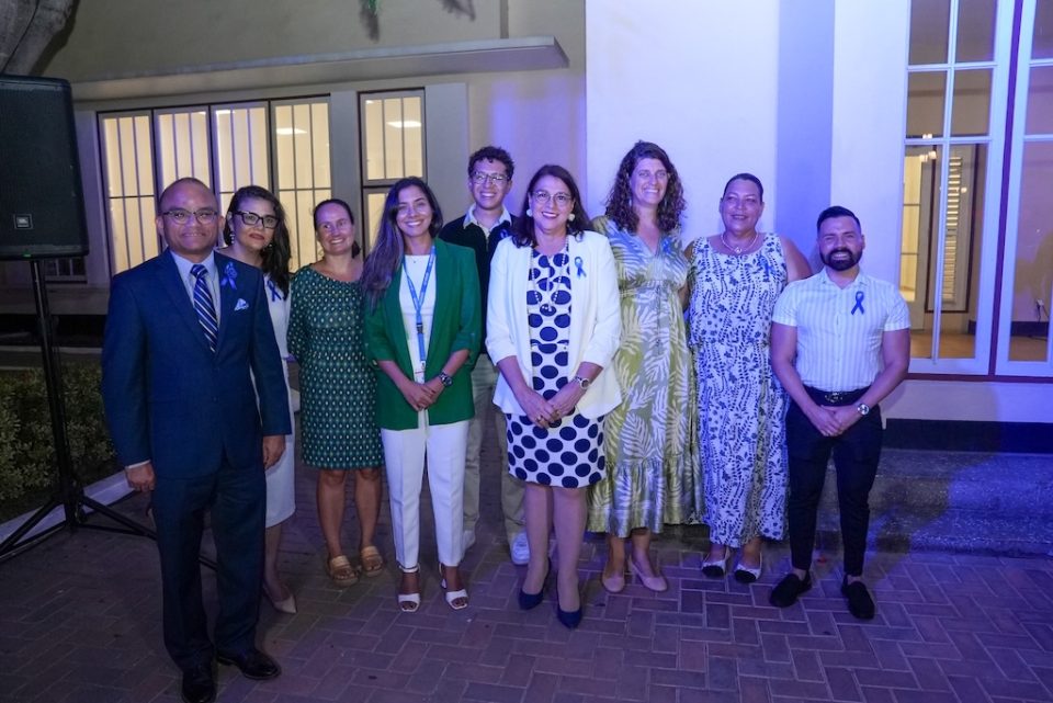 Bestuurskantoor Cu Luz Blauw Den Solidaridad Cu Refugiadonan Riba Dia Mundial Di Refugiado 2025 2