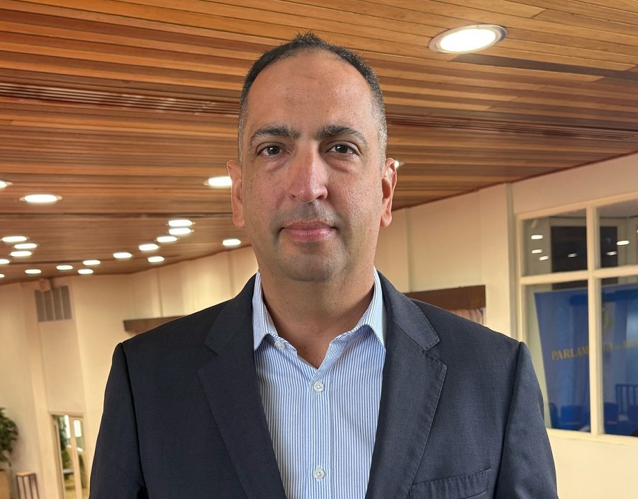 Parlamentario Dangui Oduber 4