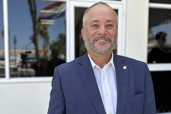 Parlamentario Ing. Mike De Meza 1