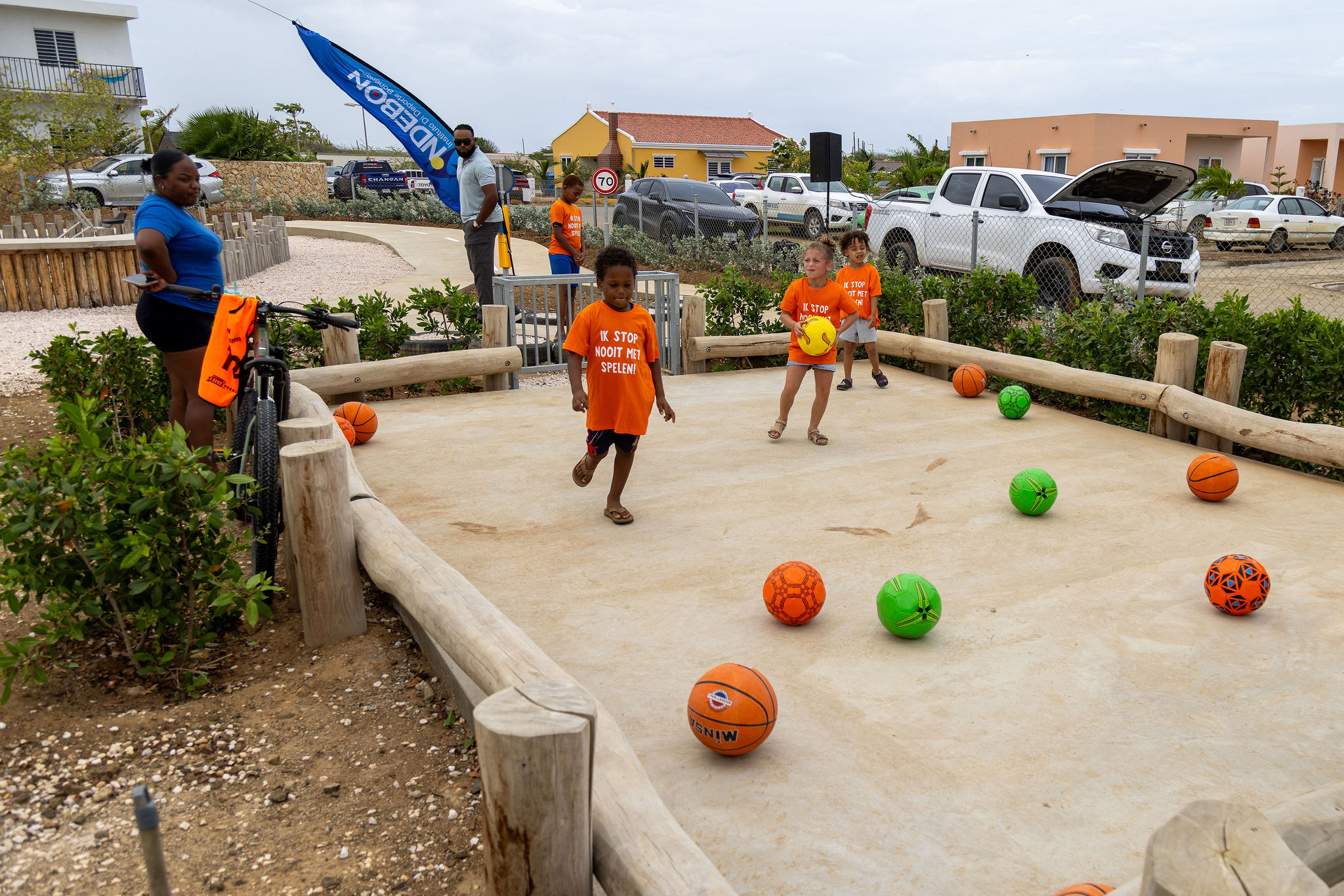 Apertura Festivo Di Parke Di Mucha Nobo Den Bario Di Nieuw Amsterdam 163 Skyviewbonaire Indebonopeningspeeltuinna Skyv5631