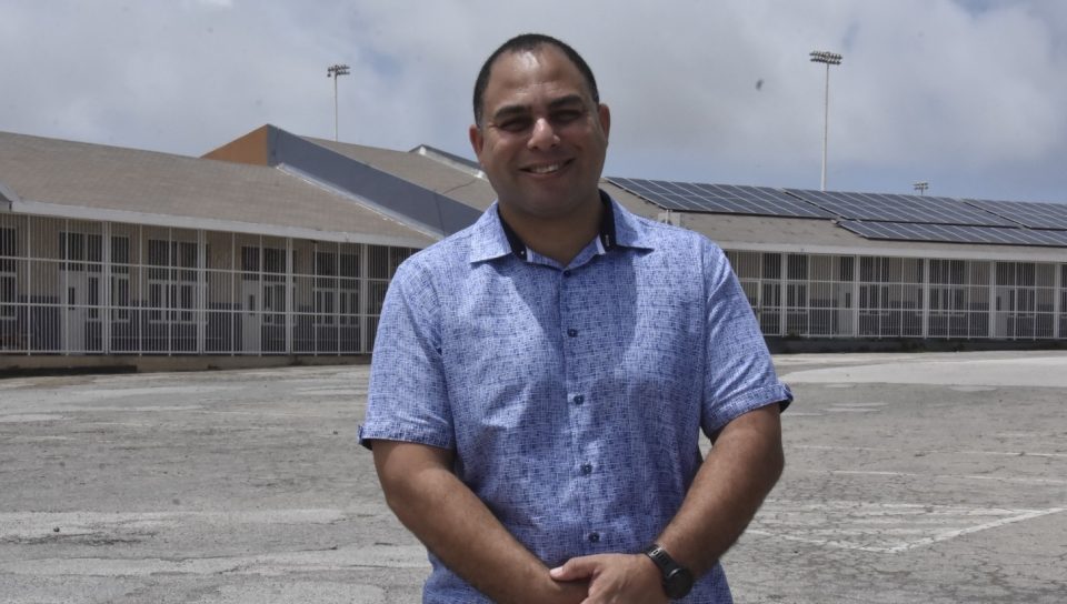 Eduard Pieters Di Ppa Ta Felicita Y Apoya Tur Studiante Y Gradici Tur Docente