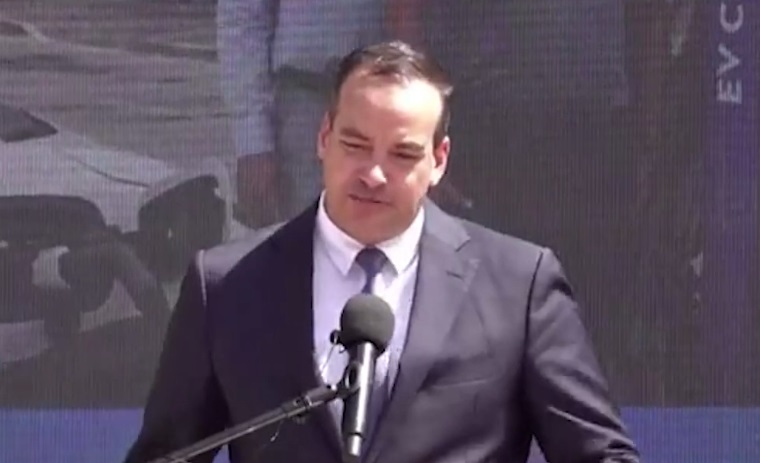 Minister Geoffrey Wever 1