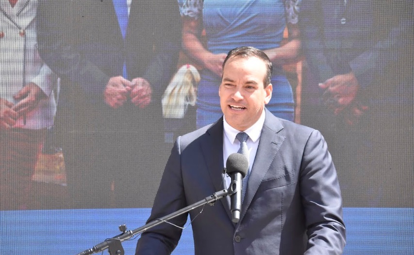 Minister Geoffrey Wever 3