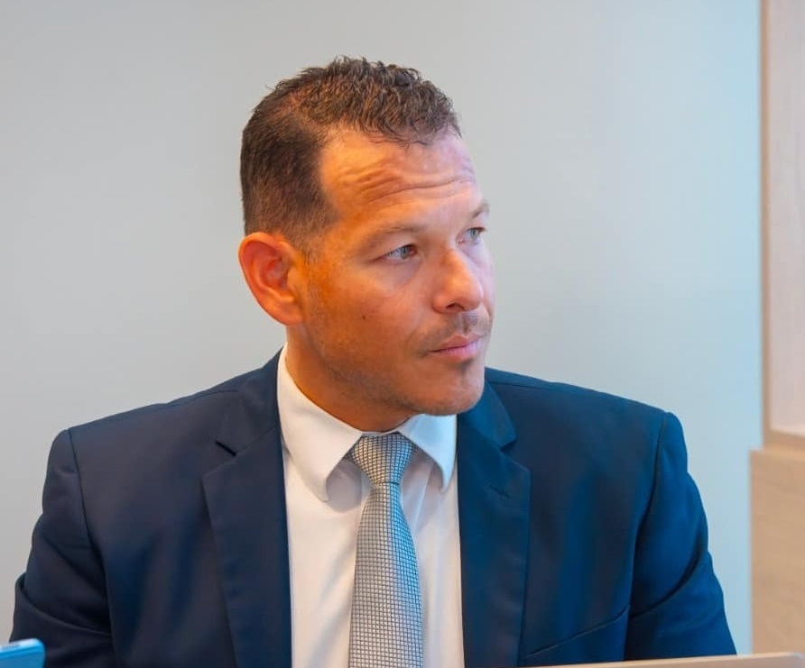 Parlamentario Rocco Tjon 1