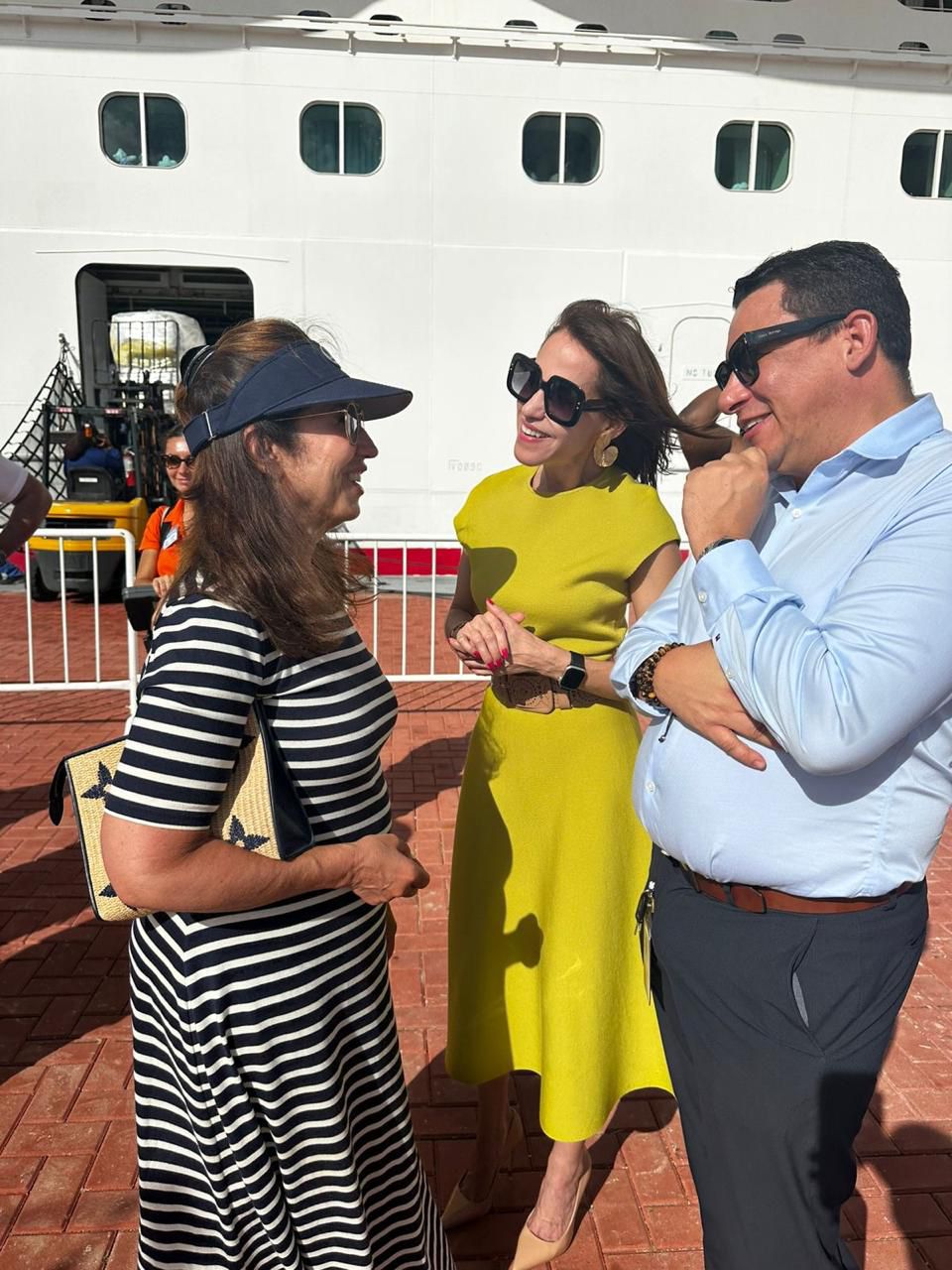 Presidente Di Carnival Cruise Line Christine Duffy Ta Bishita Aruba Riba Carnival Vista 2
