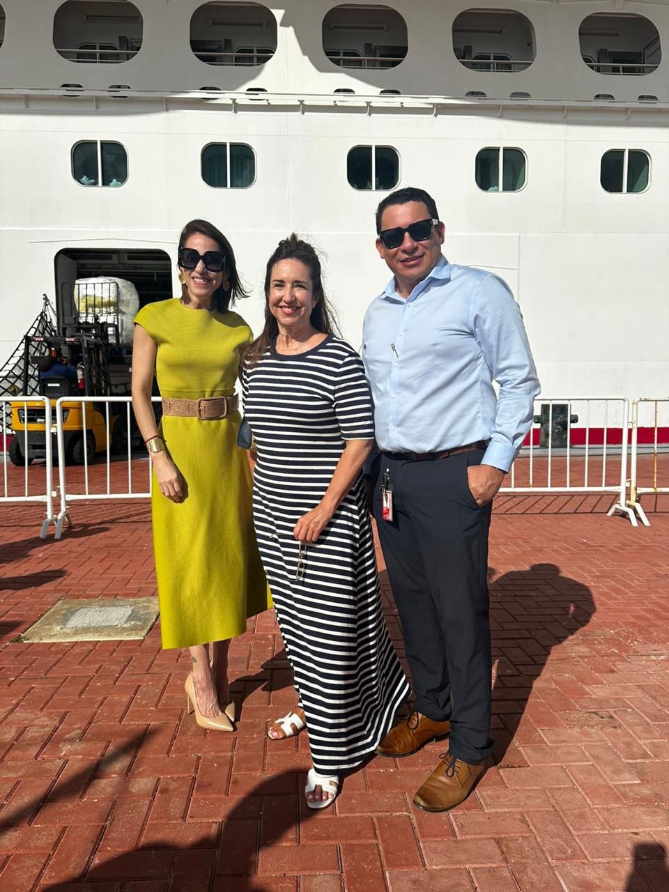 Presidente Di Carnival Cruise Line Christine Duffy Ta Bishita Aruba Riba Carnival Vista 4