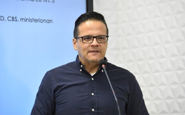 Director Di Departamento Di Finansas Derick Werleman