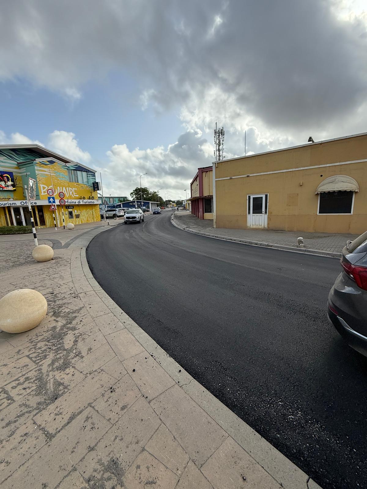 Asfaltlaag Op Kaya Simon Bolivar Vernieuwd Zonder Verkeershinde 160 Foto Kaya Simon Bolivar 4
