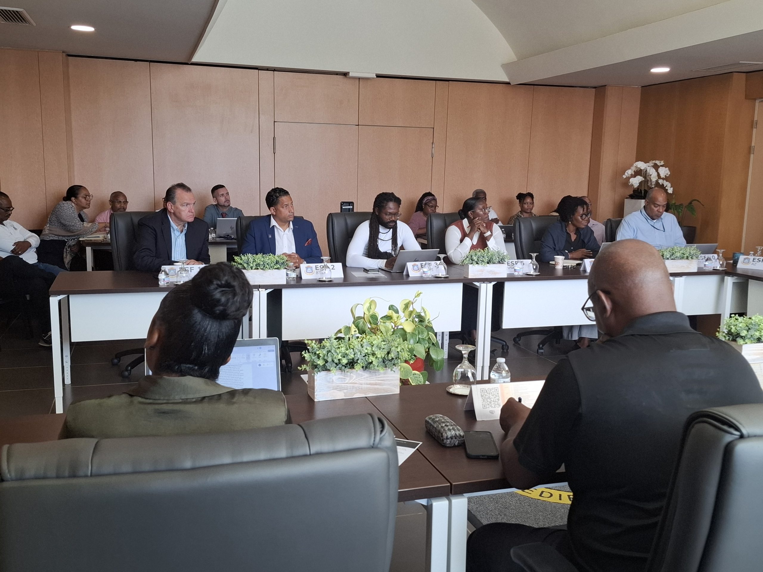 Minagz Esfs At The Eoc Meeting 130825 Pix2 Scaled