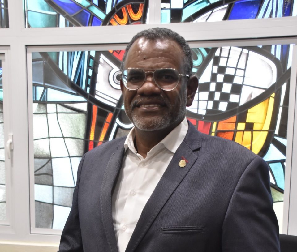 Presidente Di Parlamento Marlon Sneek