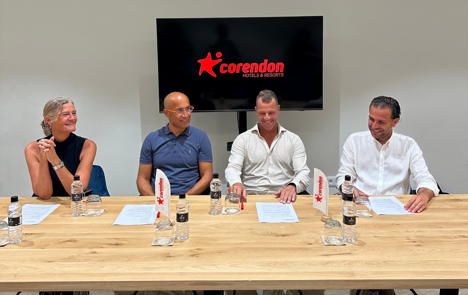 Corendon En At Your Service Starten Gezamenlijk Trainingsprogramma Voor Ruim 200 Medewerkers 161 Ondertekening 23 New