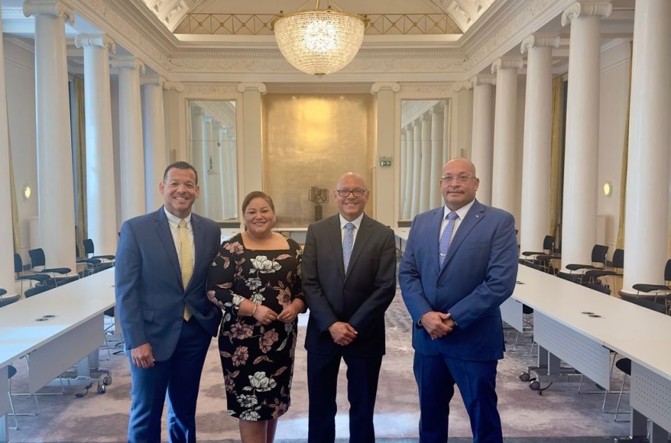 Delegacion Di Aruba A Reuni Cu Sr Andy Lee Di Raad Van State