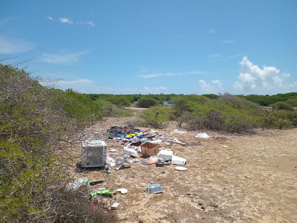 Dumpmentu Ilegal Di Shushi Na Lac I Punta Kalbas Entidat Publiko Boneiru Ta Aktua Kontra Polushon
