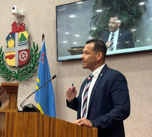 Parlamentario Rocco Tjon 1