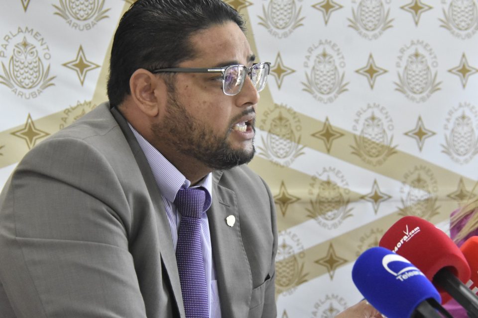 Parlamentario Di Avp John Hart