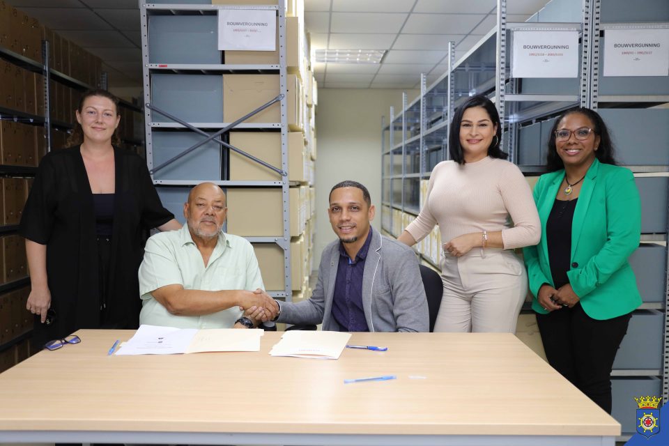 20250210 Foto Entidat Publiko Boneiruepb I Fuhikubo Ta Firma Akuerdo Di Kolaborashon Pa Agenda Di Akshon Pasado Di Sklabitut