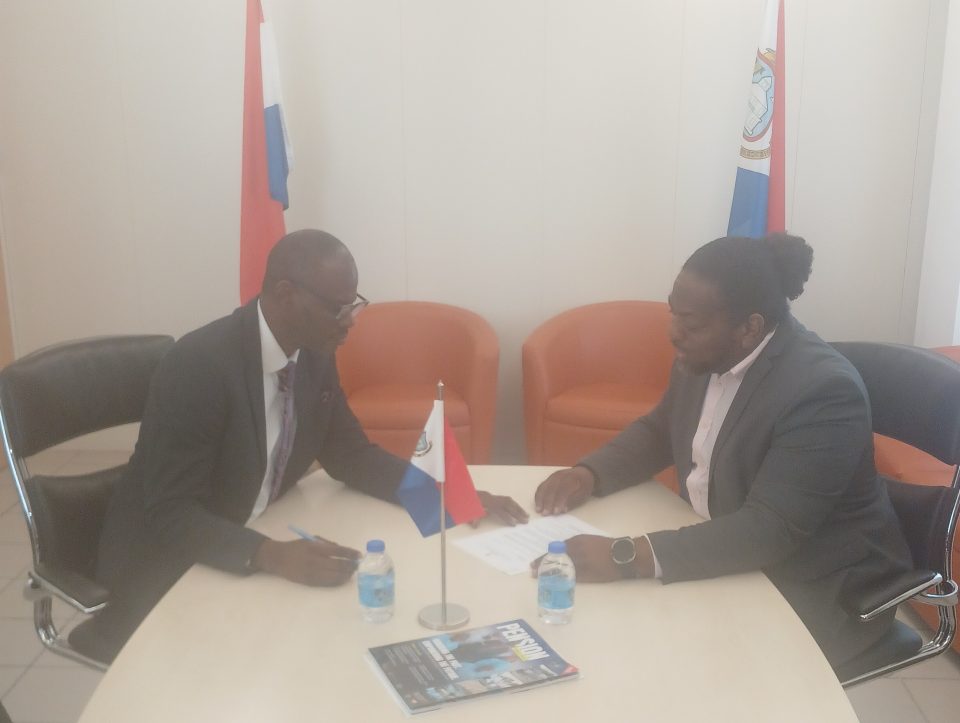 Minvsa Minister Brug On The Left