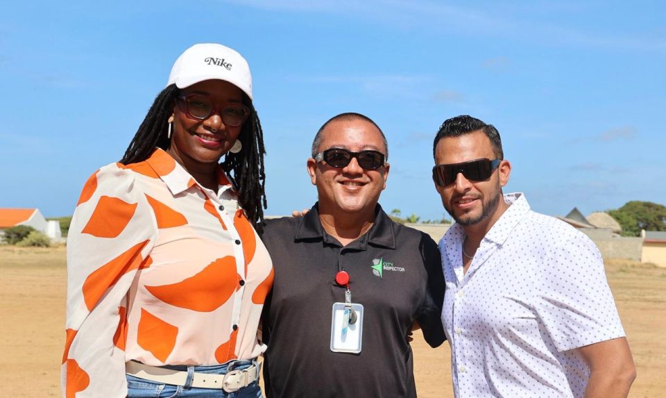Parlamentarionan Kelly Y Thomasia Bishita City Inspector Y Veld Di Unistars 3