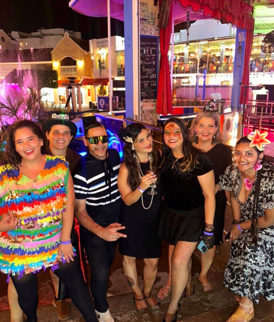 In Totaal Namen Acht Teams Deel Aan De Frenchie’s Paseo Herencia Halloween Quiz 2025 162 Halloween 3