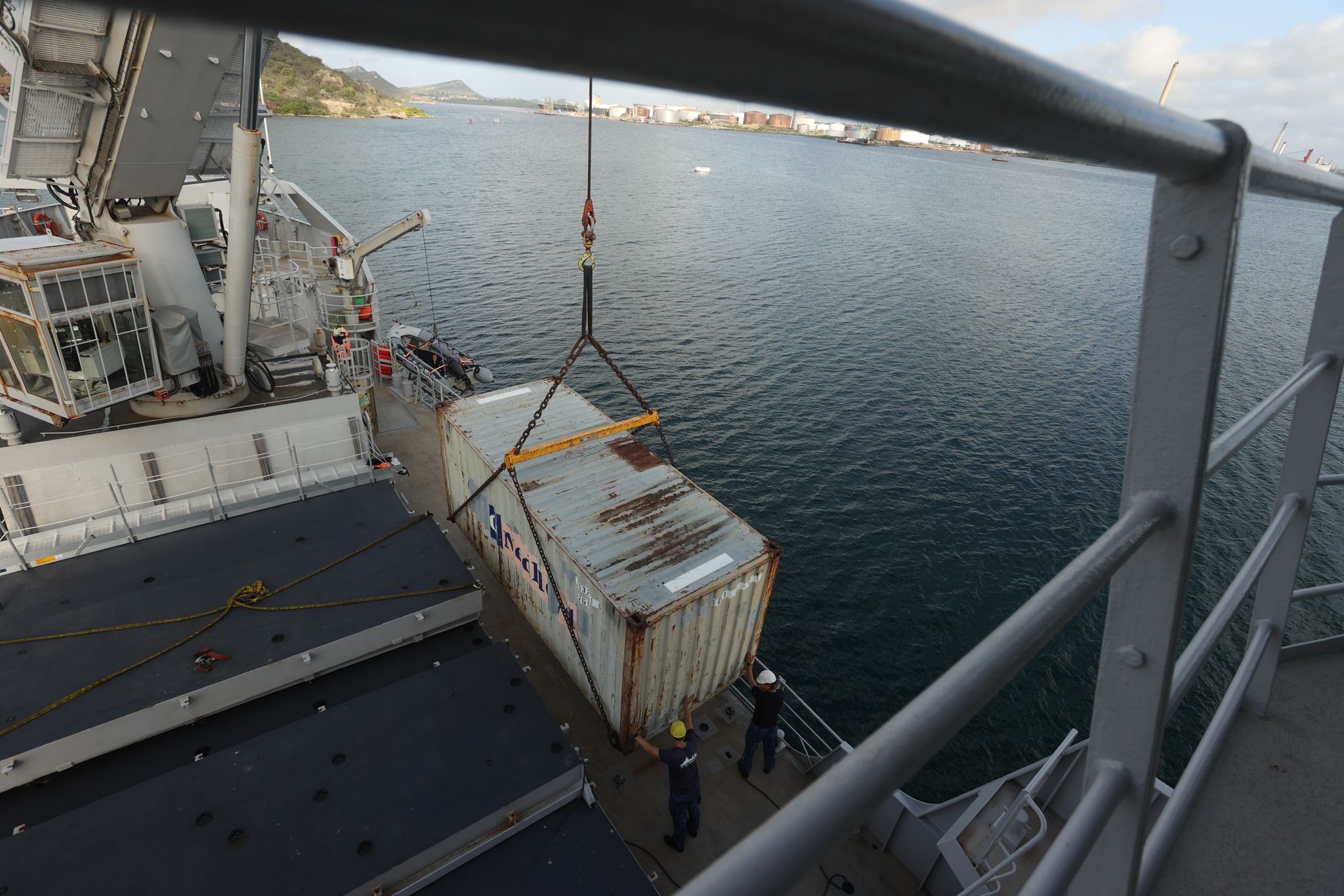 Barku Di Marina Zr. Ms. Pelikaan Ta Duna Ayudo Di Emergensia Na Jamaica 161 Whatsapp Image 2025 11 02 At 11.21.25 Am