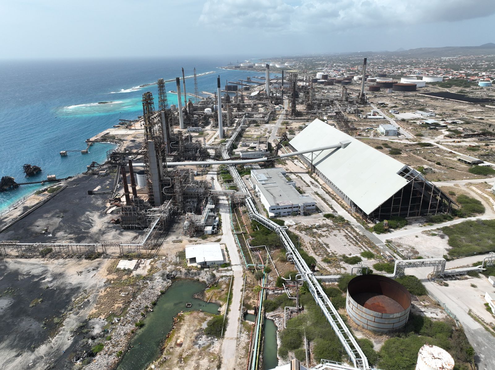Nederlandse Media Besteden Speciale Aandacht Aan De Grote Historische Stap Van Aruba: “Een Eeuw Olie-Industrie Komt Tot Een Einde” 160 Whatsapp Image 2025 11 12 At 5.49.33 Pm