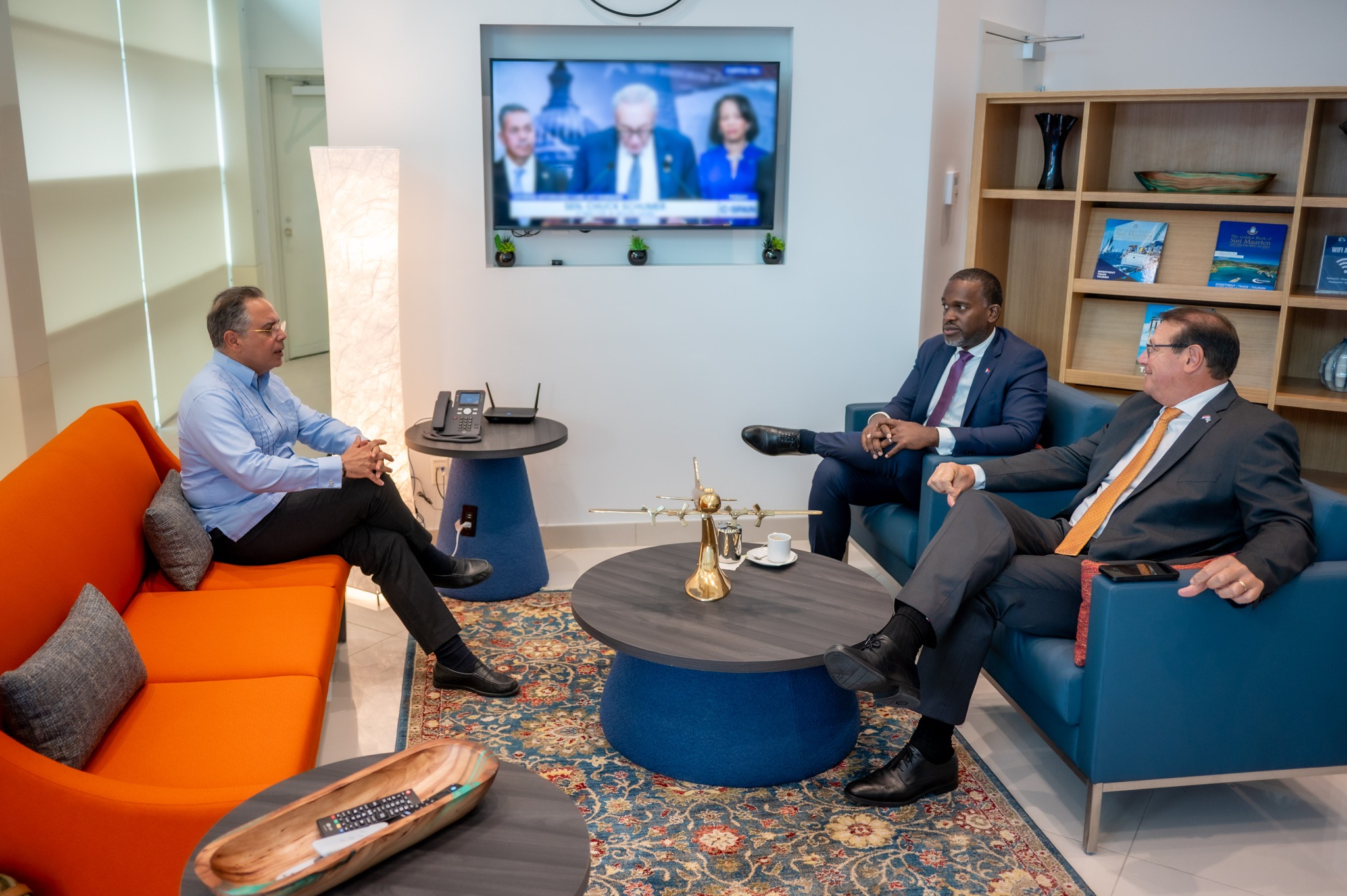 Gouverneur Van Aruba En Curaçao Verenigen Zich Met De Gouverneur Van Sint Maarten Ter Voorbereiding Op 50 Jaar Saba 160 Gobernador 2