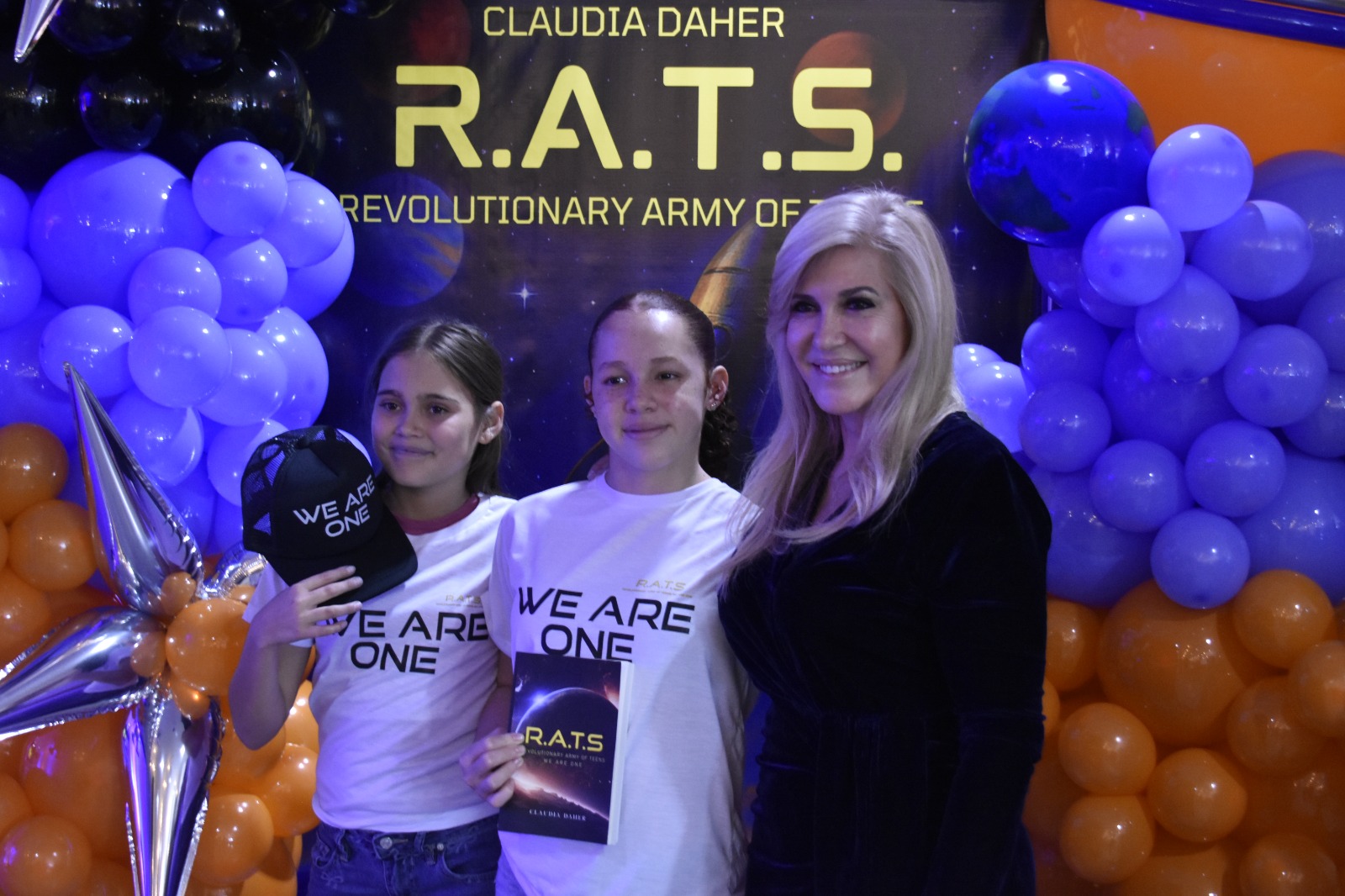Auteur Claudia Daher Ponson Introduceert Haar Boek Voor Aruba En De Wereld Met Een Boodschap Van Eenheid En Vrede 165 Whatsapp Image 2025 12 02 At 5.21.32 Pm 1