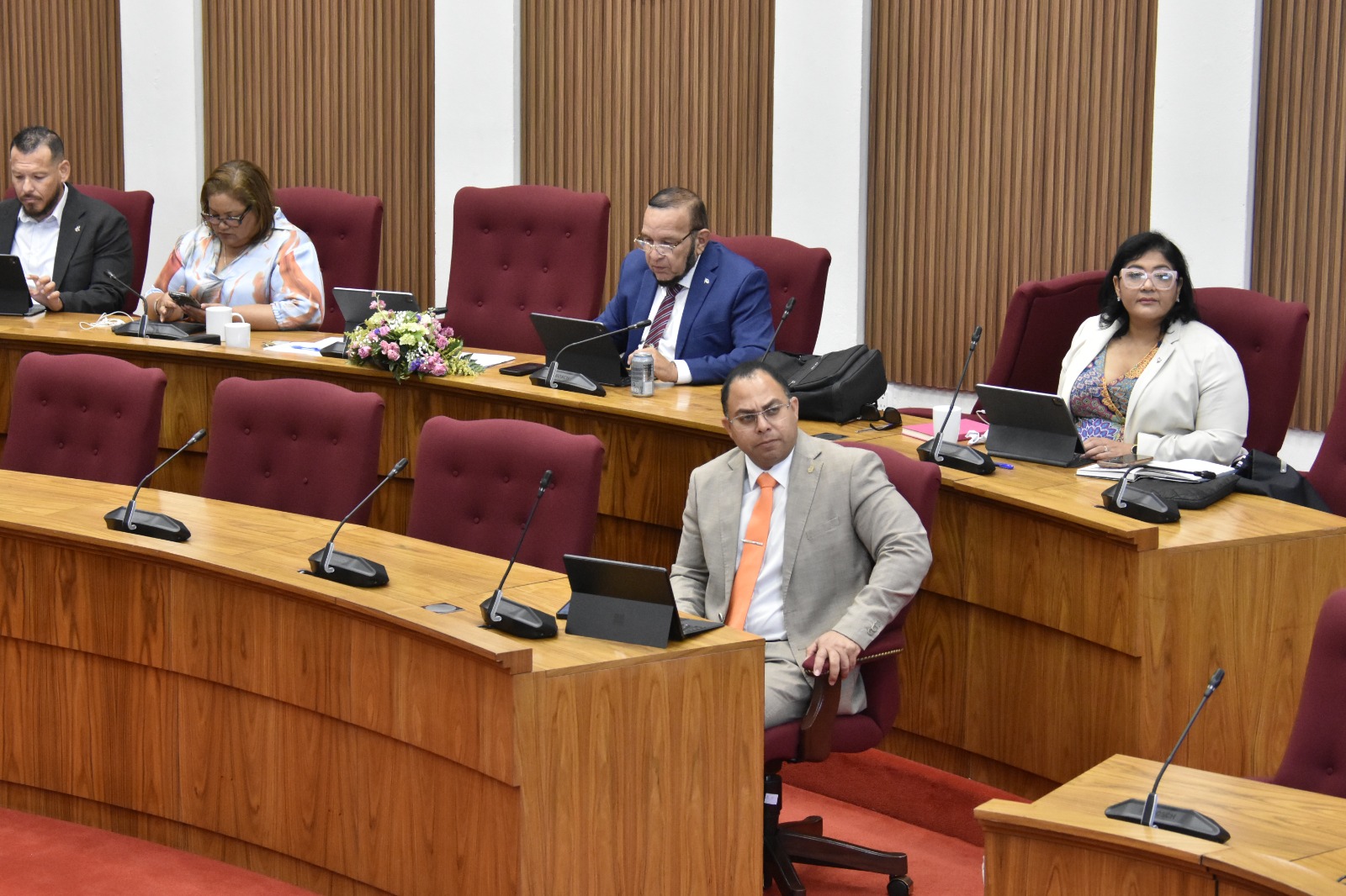 Eduard Pieters Di Fraccion Di Ppa: “Cuido Di Nos Grandinan Den Crisis: Parlamento A Vocifera Cu Awor Ta Ora Pa Ehecuta!” 177 Eduard Pieters Reunion Ouderenzorg 3 1