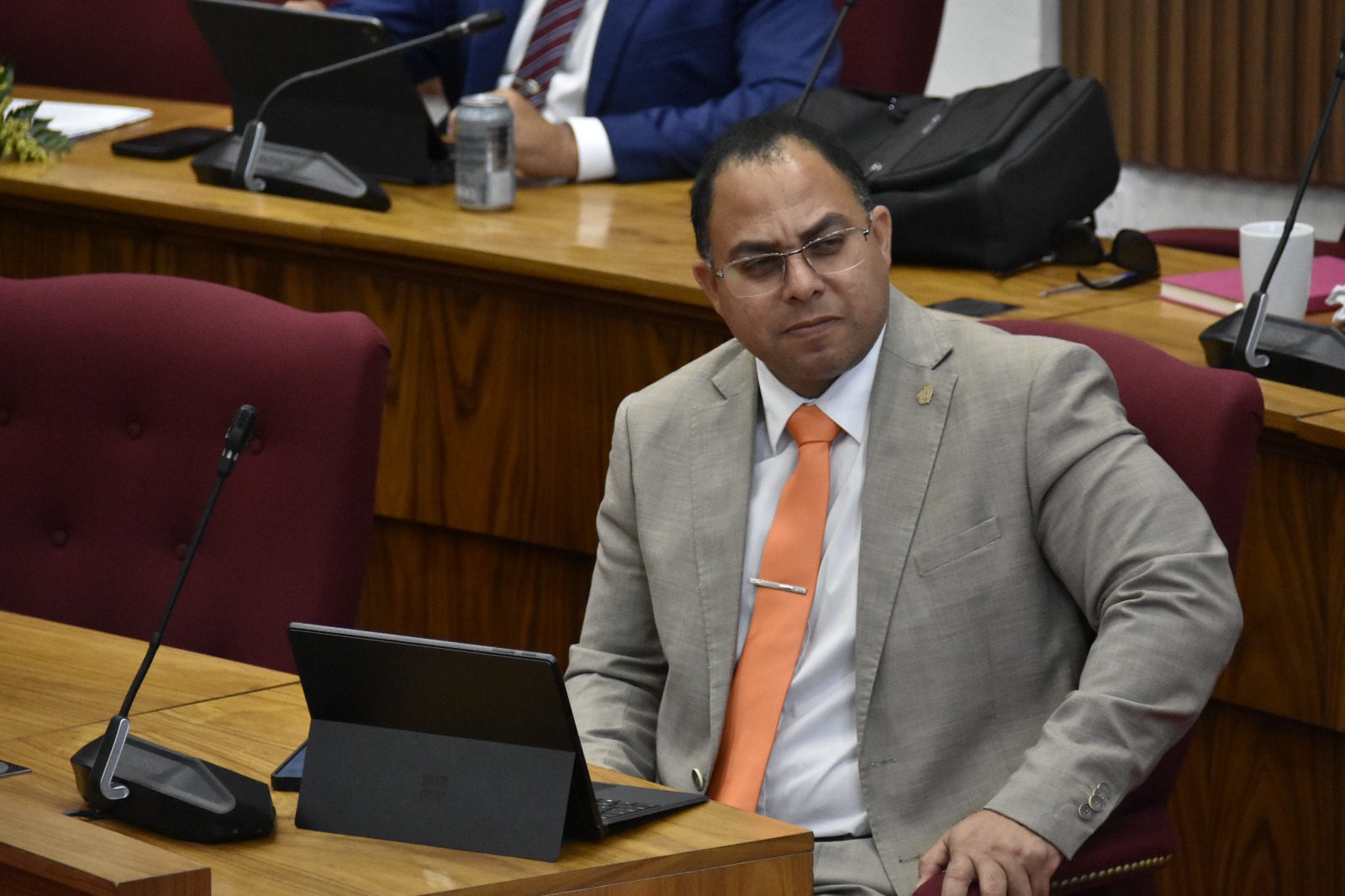 Eduard Pieters Di Fraccion Di Ppa: “Cuido Di Nos Grandinan Den Crisis: Parlamento A Vocifera Cu Awor Ta Ora Pa Ehecuta!” 176 Eduard Pieters Reunion Ouderenzorg 5 1