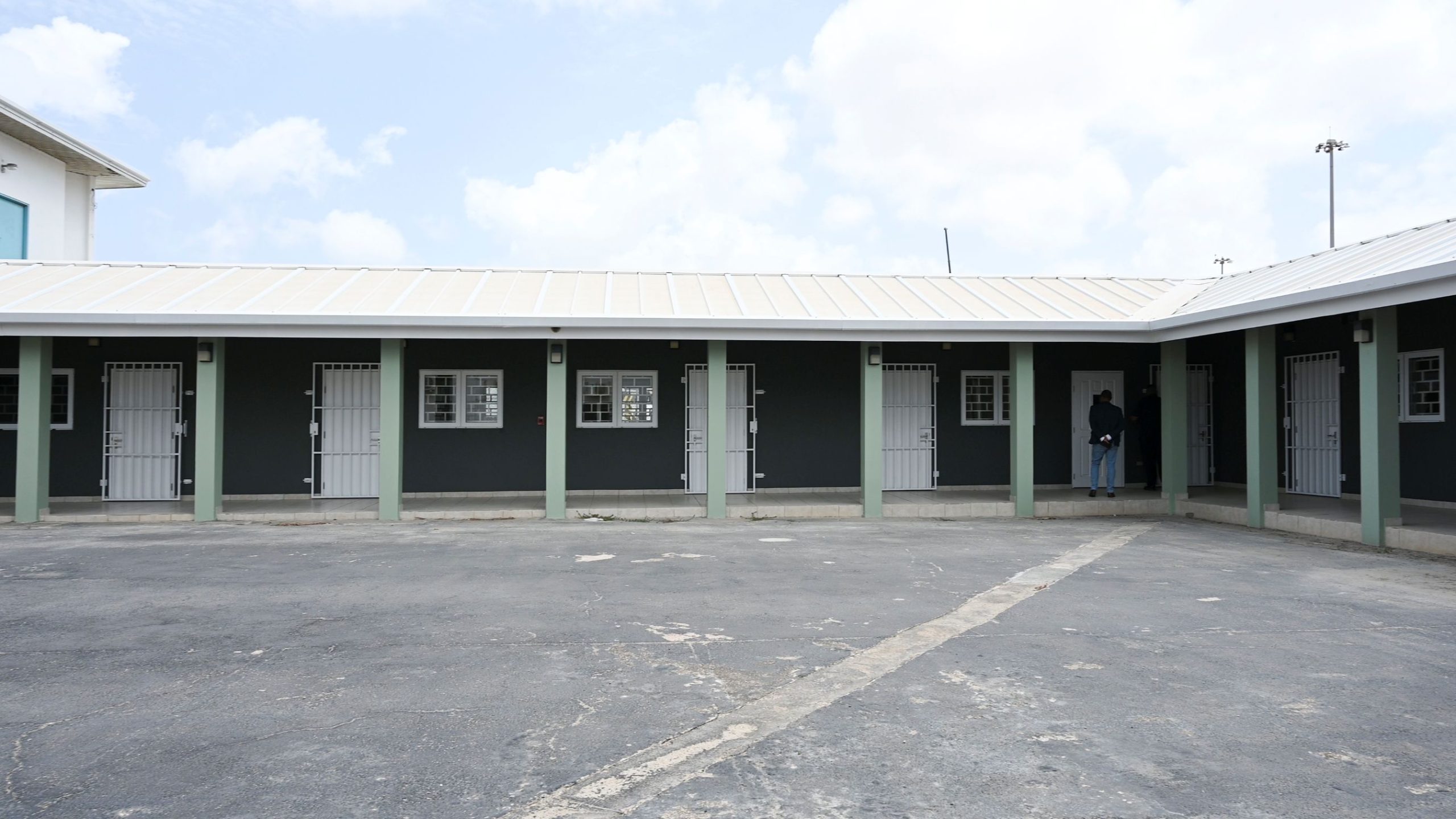 Minjus Bishita Gnc Airport Y Dakota 01 Scaled