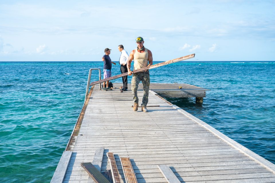 Minister Geoffrey Wever 1