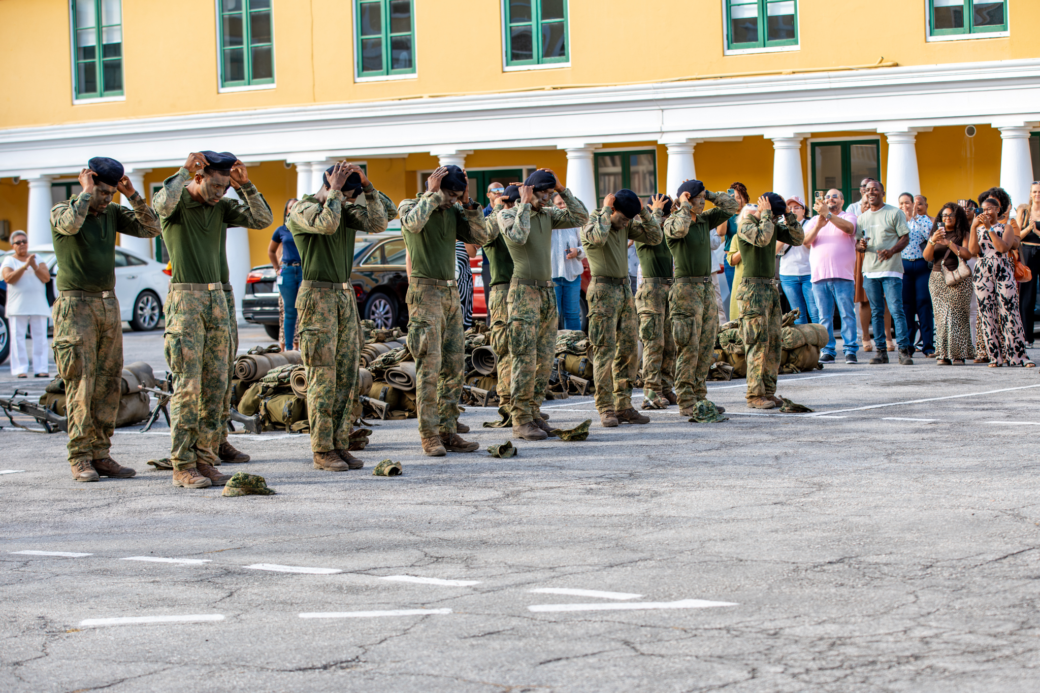 13 Partisipante Na Promé Formashon Militar Ta Risibí Nan Barèt Militar 168 Baretwissel 1