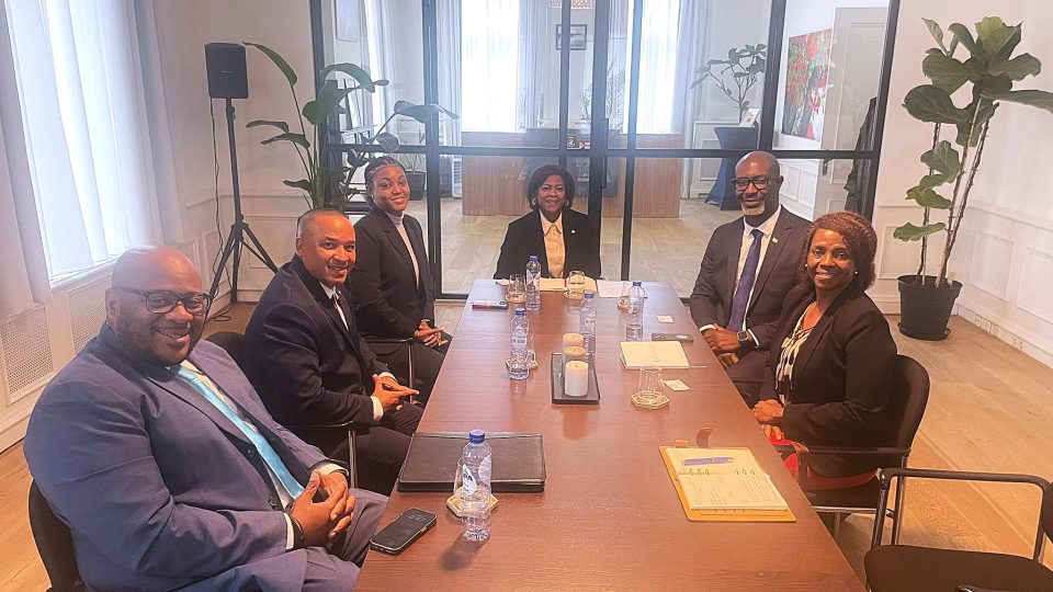 Minplen Ga Ser Sint Maarten Courtesy Visit Pix2