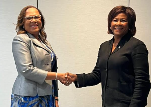 Minister Plenipotenciario Arrindell Ta Reuni Cu Manager Regional Di Caf Sint Maarten Lo Explora Un Posible Relacion