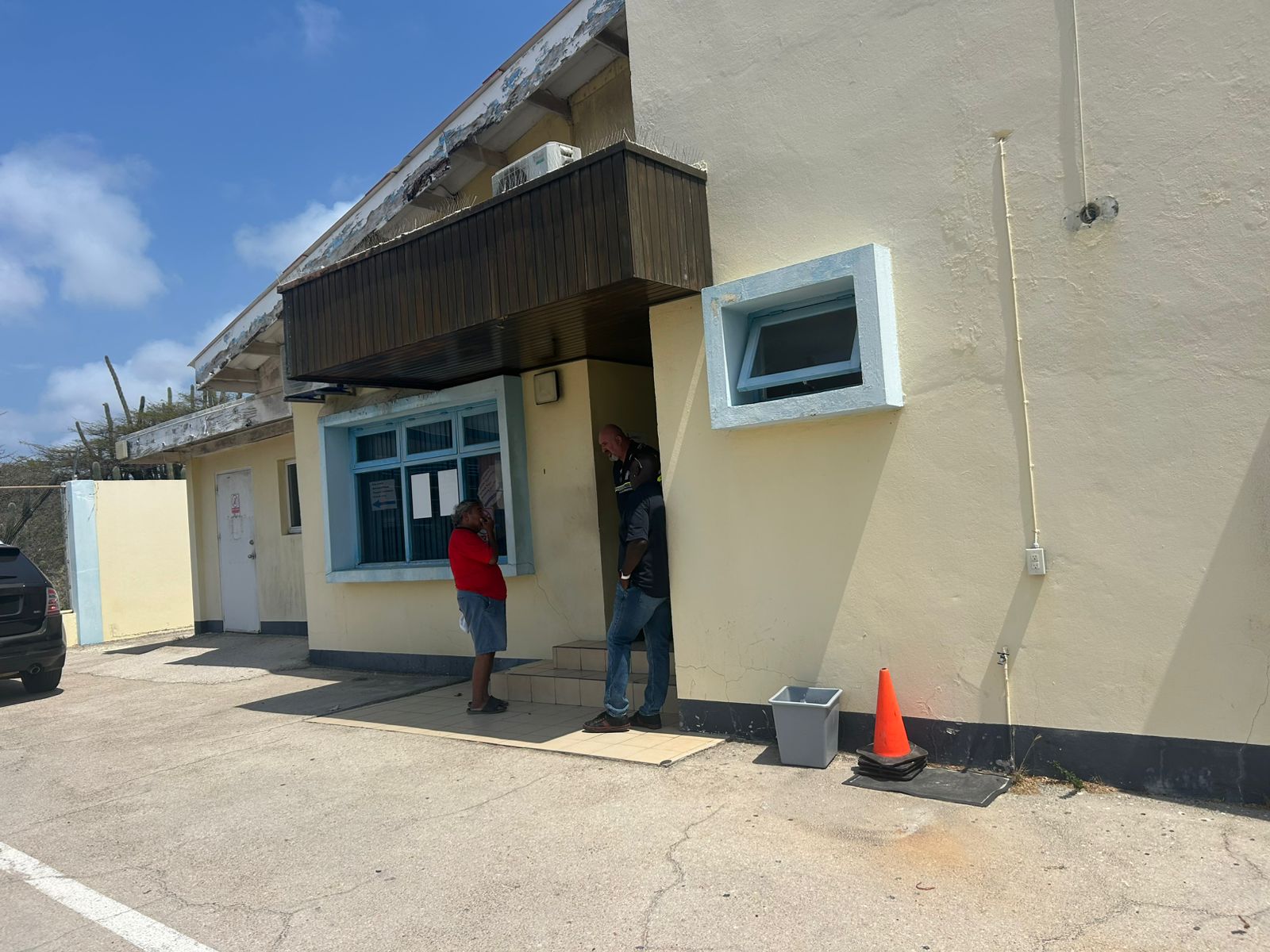 Polisnan Den Departamento Di Rijbewijs Ta Trahando Den Un Situacion Deplorabel Y Inhumano 25