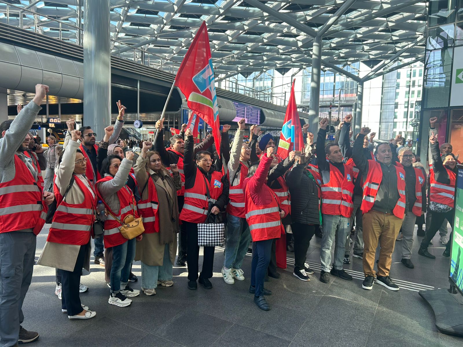 Trahadornan Publico Na Hulanda Den Accion Exigi Aumento Salarial Di 6 Contra Nullijn Di Gabinete 3
