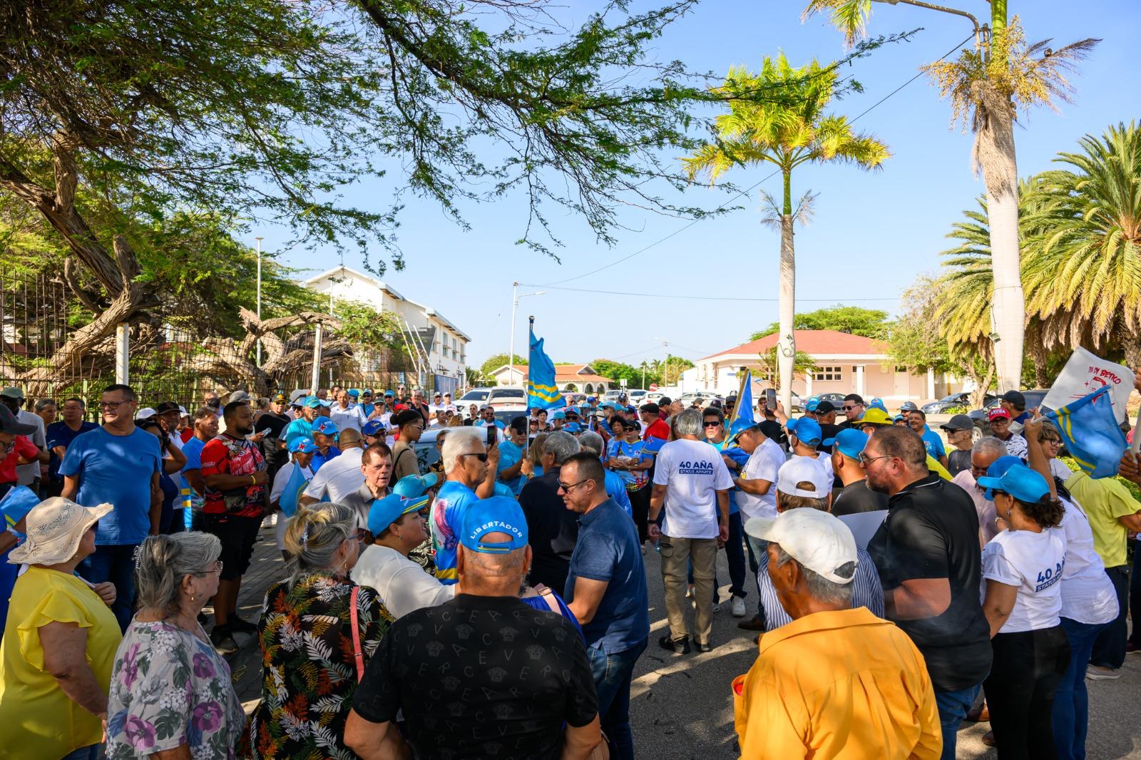 Aruba No Ta Corsou Ni Sint Maarten : Lider Di Mep Ta Desmascara &Quot;Falta Di Conocemento&Quot; Di Van Der Burg 162 Aruba No Ta Corsou Ni Sint Maarten Lider Di Mep Ta Desmascara Falta Di Conocemento Di Van Der Burg 2