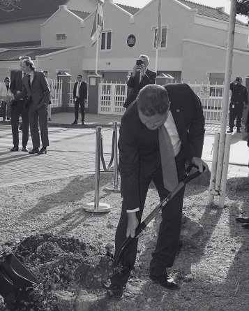 Un Minister President Cu No Ta Papia Cu Su Pueblo