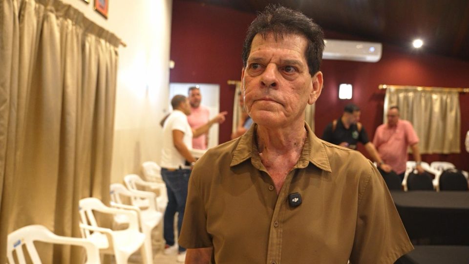Comerciante Alex Croes Durante Anochi Di Informacion Riba Hofa
