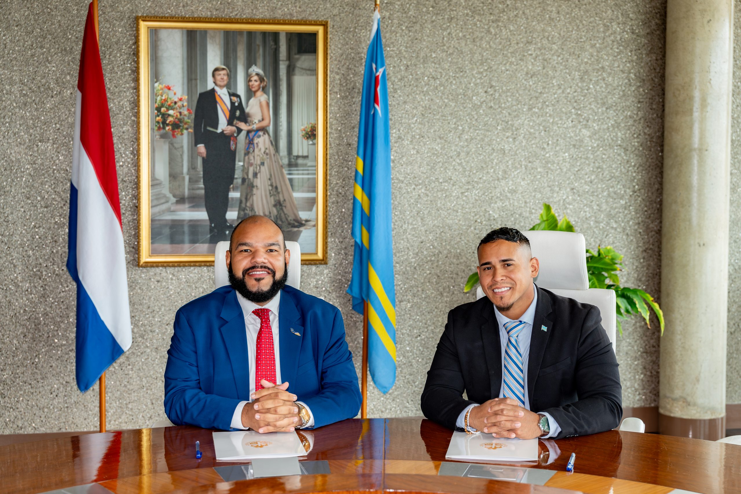 Minister Wendrick Cicilia Y Minister Roderick Middelhof A Firma Acuerdo Strategico Di Cooperacion Turistico Entre Aruba Y Corsou 161 Dsc07029 Scaled