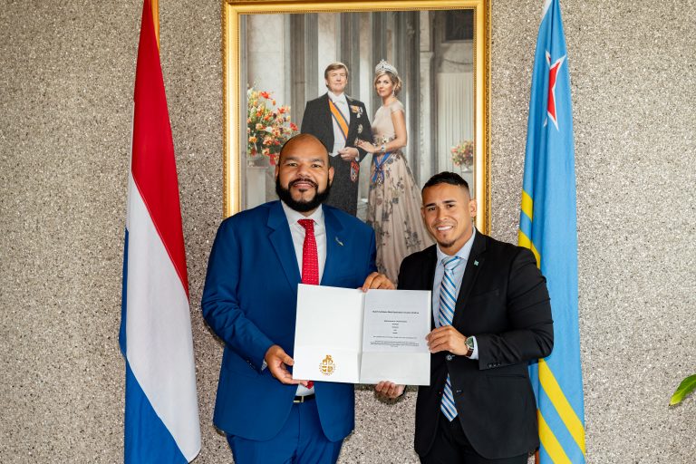 Minister Wendrick Cicilia and Minister Roderick Middelhof sign strategic tourism cooperation agreement between Aruba and Curaçao