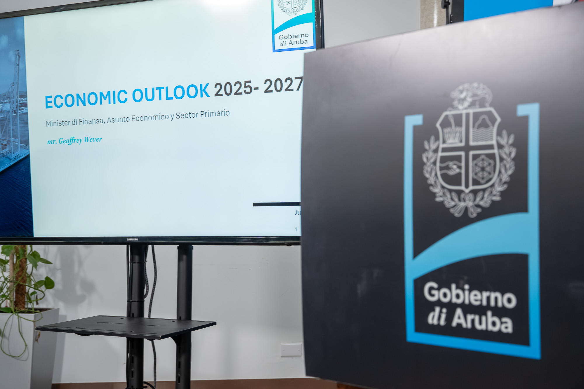 Minister Geoffrey Wever: Economy Will Grow And Surpass 8 Billion Florins In 2026 160 Dsc 7805
