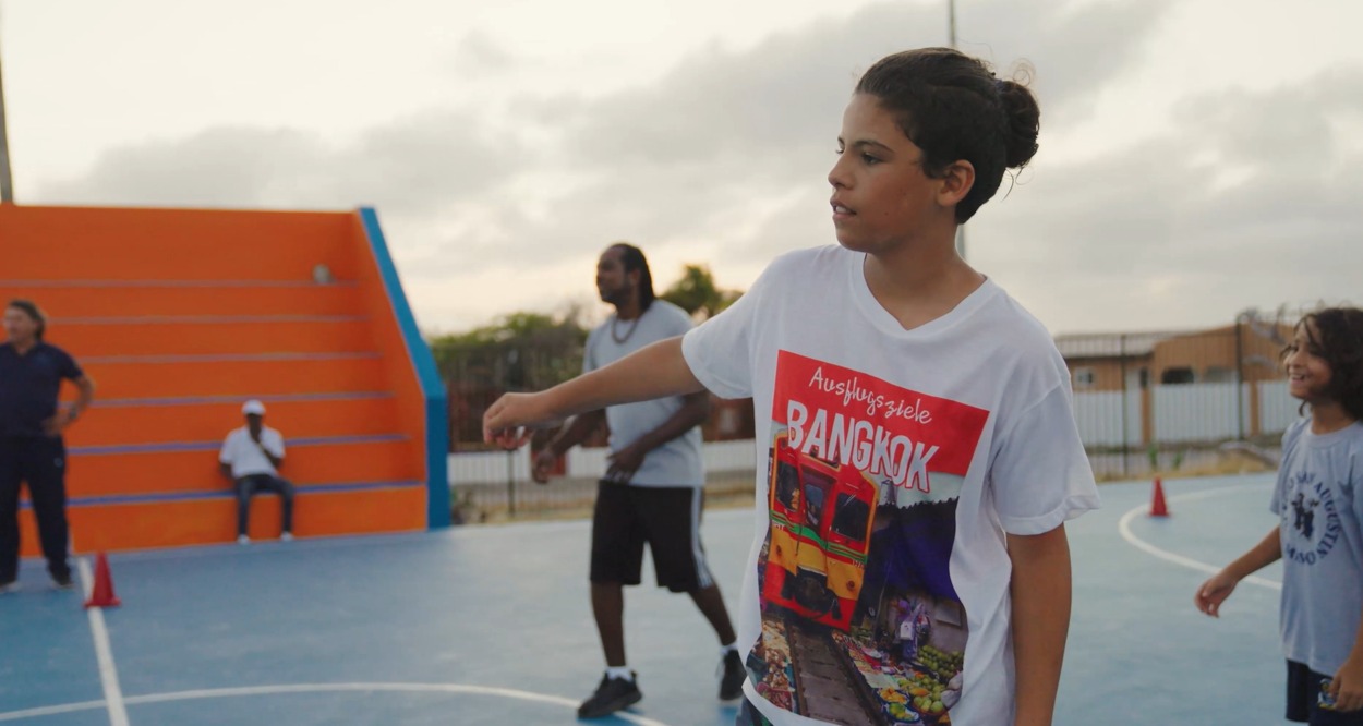 Parlamentario Otami Thomasia: Nos Hobennan Ta Hayando Luganan Bon Ekipa Pa Desaroya Den Deporte 160 Esso Ville Basketball 2