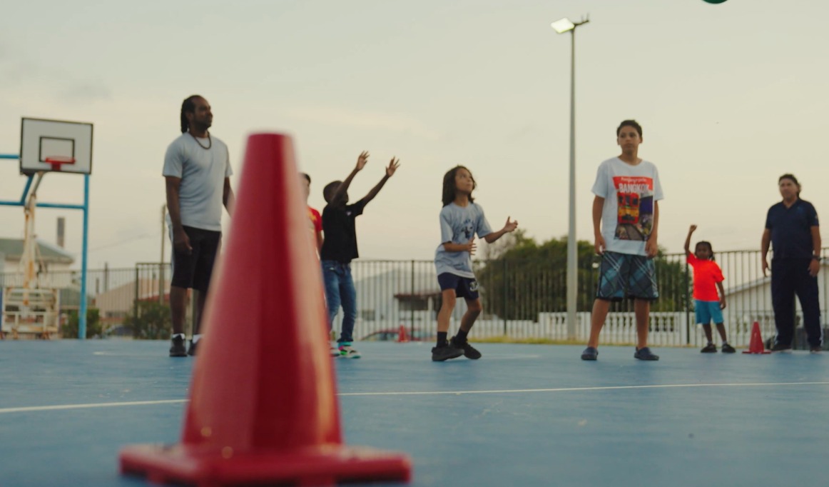 Parlamentario Otami Thomasia: Nos Hobennan Ta Hayando Luganan Bon Ekipa Pa Desaroya Den Deporte 162 Esso Ville Basketball 5