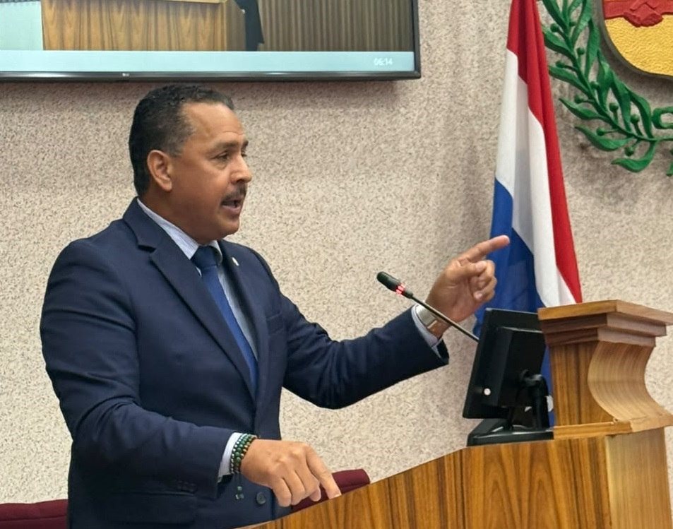 Parlamentario Ing. Carlos A. Bermudez